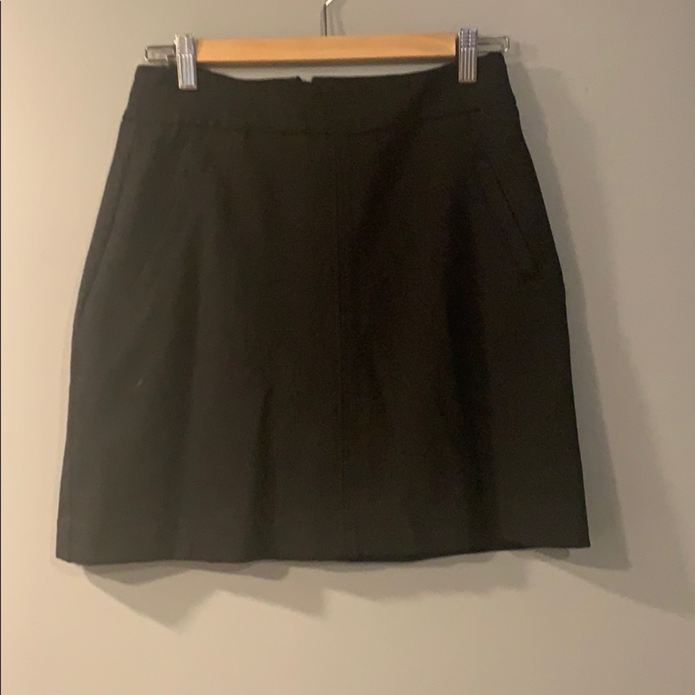 Black skirt with pockets